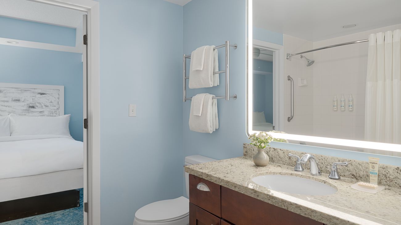 Bathroom (1- or 2-Bedroom Villa)